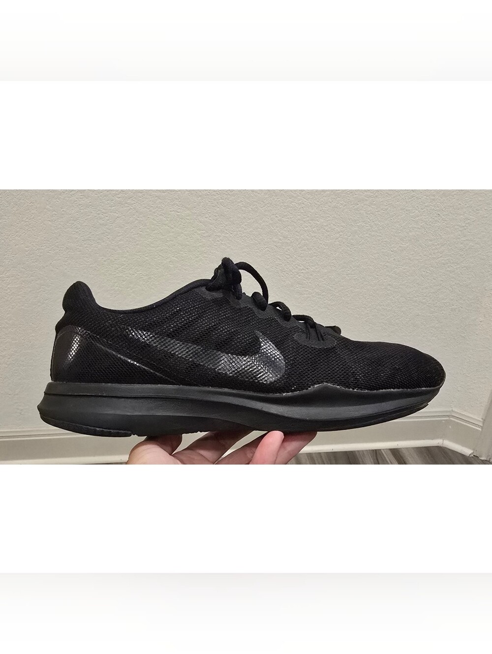 Nike Women’s Black Knit Running Shoes Size 8.5 Reflective Swoosh Sneakers